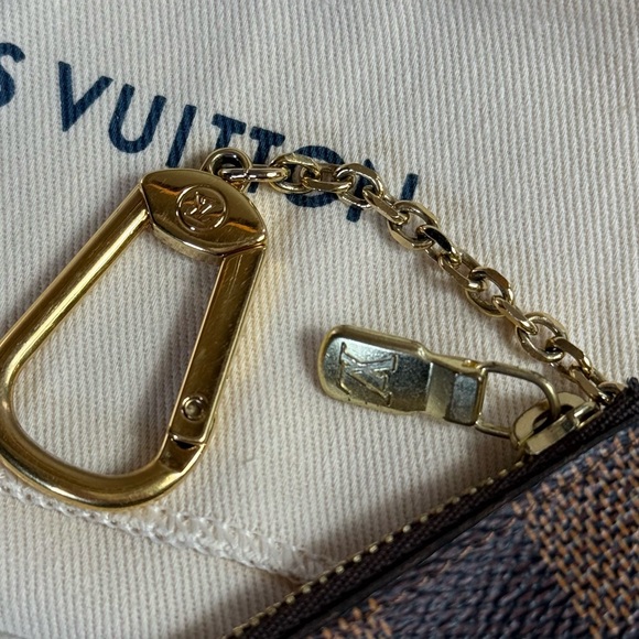 Louis Vuitton Damier Ebene Key Holder - Picture 4 of 9